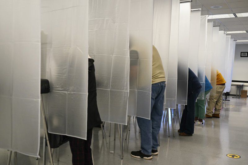 Virus aumenta en estados claves antes de elecciones